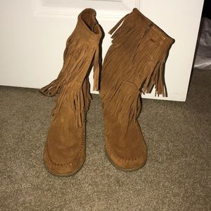 Minnetonka Fringe Wedge Heeled Boots